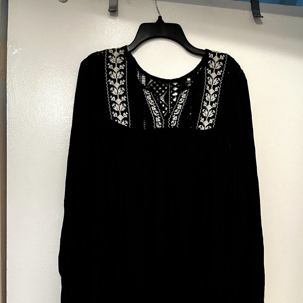 Mossimo Supply Co. Embroidered Blouse (Size L / NWT)